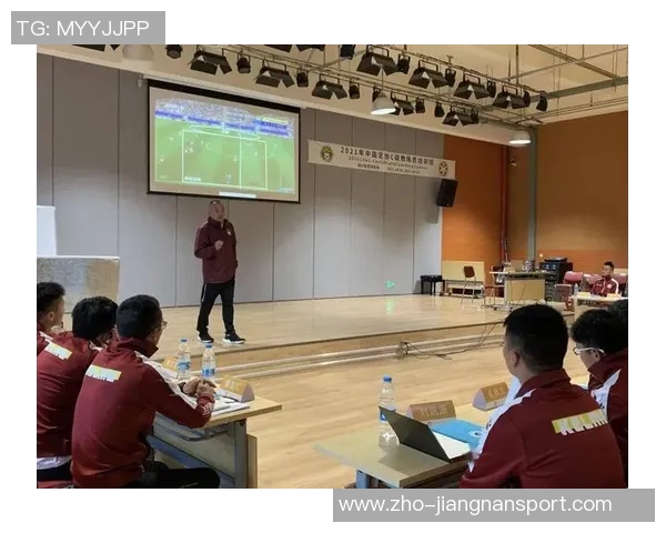 成都足球教练王鹏：从草根到职业的奋斗历程与执教理念分享